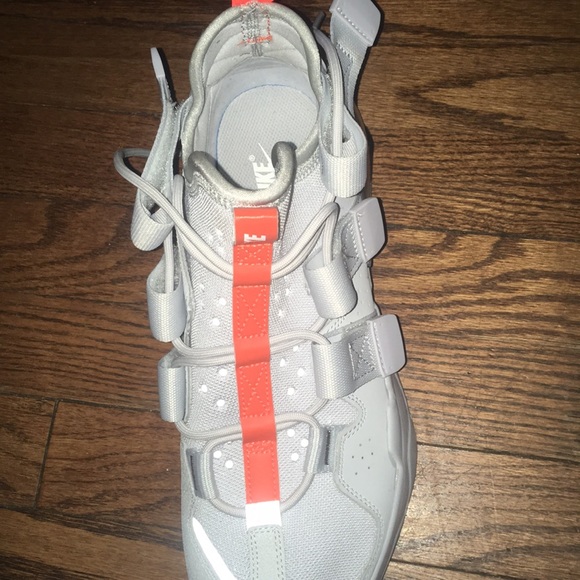 Nike Air Edge 270 - Picture 2 of 4